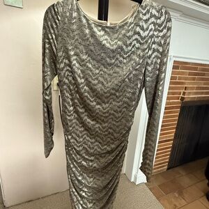Vince Camuto Women’s Elegant and flattering Silver Patterned Dress